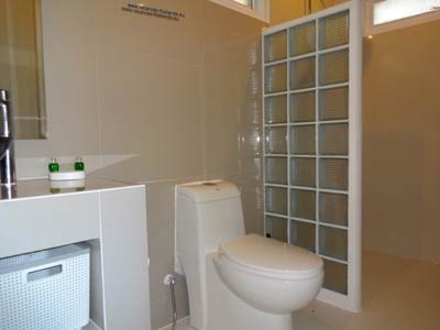 photo 38 english, Italian shower white bathroom of queen size bedroom has purple koh samui